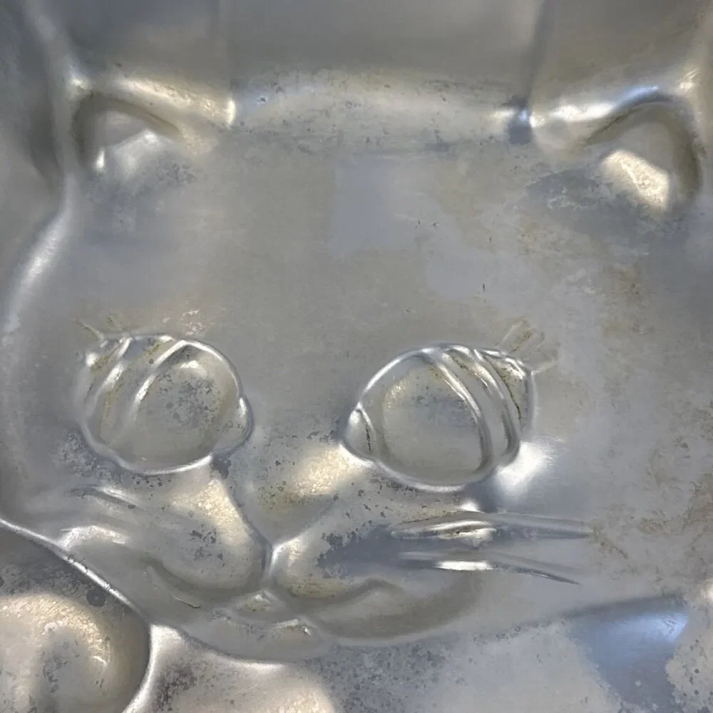 Vintage 1979 Wilton Cake Pan Kitten Collectible 502-1972 Kitty Cat Tin Mold